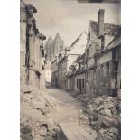 Noyon. Une vieille rue. [légende d'origine]