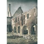 La cour intérieur du cloître Cordeliers. [légende d'origine]