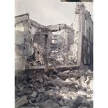 [Reims. Maisons en ruines rue de la Grue.]