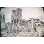 Reims. Cathédrale vue de la rue de Chanzy. 1918. [légende d'origine]