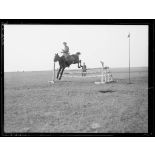 Omsk. Jeune recrue de l'armée russe à l'entraînement. [légende d'origine]