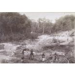 [Chantier de construction dans un village congolais.]