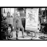 M. Maurice Neumont dans son atelier. [légende d'origine]