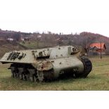 Carcasse de blindé serbe du secteur de Cubreli (nord ouest de Srbica-Skenderaj). La tourelle est restée sur les hauteurs du point d' impact tandis que la carcasse a dévalé en contrebas.