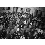 Applaudissements des spectateurs lors d'une représentation au théâtre municipal d'Hanoï.