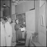 M. Tran Van Huu inaugure l'exposition de peinture de l'artiste peintre Madame Pham Dung Doan.