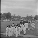 Groupe de jeunes hommes de l'institution sainte Marie lors d'une grande réunion des élèves catholiques au stade Mangin.