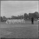 Jeunes filles de l'institution Sainte Marie lors d'une grande réunion des élèves catholiques au stade Mangin.