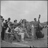 L'orchestre étudiant des écoles chétiennes d'Hanoï  lors d'une grande réunion des élèves catholiques au stade Mangin.