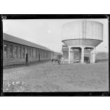 Glorieux (Meuse). Les écuries et le réservoir. [légende d'origine]