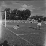Match de football opposant l'équipe militaire de France à la sélection vietnamienne d'Hanoï.
