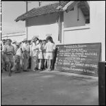 Les guichets du stade lors du match de football opposant l'équipe militaire de France à la sélection vietnamienne d'Hanoï.	