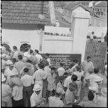 Les guichets du stade lors du match de football opposant l'équipe militaire de France à la  sélection vietnamienne d'Hanoï.	
