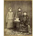 [Portrait de trois dignitaires chinois].