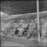 La tribune officielle du baptême d'élèves officiers du Bao Chinh Doan.