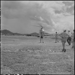 Le premier hélicoptère sanitaire atterrit sur le terrain de Luang Prabang		.