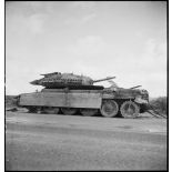 Epave d'un char britannique Crusader II sur le champ de bataille de Kasserine.