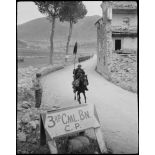 La relève arrive sur le front.