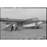 Sur l'aérodrome de Valence-Chabeuil (Drôme), des planeurs DFS-230 du Luftlandegeschwader 1 peu avant une mission.