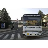 Des bus du 8e RPIMa, parachutistes à leur bord, quittent la caserne de Castres en direction de l'aéroport d'Istres.