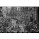 Le général De Gaulle prononce un discours place Saint-Pierre à Besançon.