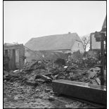 Habitations en ruine dans la commune de Delle, reconquise le 18 novembre 1944 par le RICM (Régiment d'infanterie coloniale du Maroc) à la suite de violents combats.
