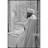 Tirailleur marocain du groupement Carnot priant pour la célébration de l'Aïd el-kébir.