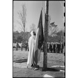 Lever des couleurs dans le secteur dit des Forces françaises de la Pointe-de-Grave.
