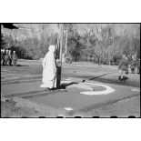 Lever des couleurs dans le secteur dit des Forces françaises de la Pointe-de-Grave.
