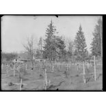 La Harazée (Marne). Côté ouest, avec un des cimetières militaires. [légende d'origine]