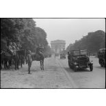 Le général (Generalleutnant) Kurt von Briesen, commandant de la 30.Infanterie Division lors du défilé allemand avenue Foch.