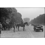 Le général (Generalleutnant) Kurt von Briesen, commandant de la 30.Infanterie Division lors du défilé allemand avenue Foch.