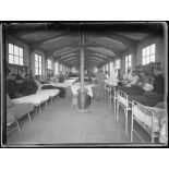 Salonique. Hôpital n°9. Une chambre de malades. [légende d'origine]