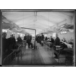 Salonique. Hôpital n°10. Une chambre de malades. [légende d'origine]