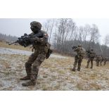 Un groupe de légionnaires du 2e régiment étranger d'infanterie (2e REI) s'entraine sur le champ de tir de Tapa, en Estonie.