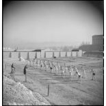 Séance de culture physique à l'école d'application du Service de santé des troupes coloniales.
