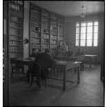 La bibliothèque de l'école d'application du Service de santé des troupes coloniales.