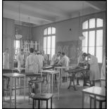 L'amphithéâtre de médecine opératoire de de l'école d'application du Service de santé des troupes coloniales.