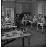 Laboratoire de bactériologie de l'école d'application du Service de santé des troupes coloniales.