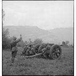 Canons de 75 mm en batterie.