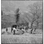 Fabrication de charbon de bois.
