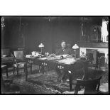 Monsieur Albert Thomas dans son cabinet, sous secrétaire d'Etat aux munitions. [légende d'origine]