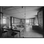 Paris. Val-de-Grâce. La bibliothèque. [légende d'origine]