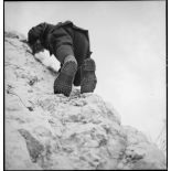 Escalade d'une paroi rocheuse.