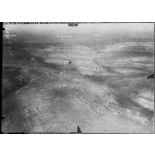 Ouvrage du Bazil, près de Thiaumont. / Ouvrage de Thiaumont. La crête de Thiaumont et ses environs. Le terrain bombardé vu en avion à 800 m [légende d'origine]
