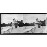 Paris. Fête de l'Independance Day. Place de la Concorde, les monuments décorés. [légende d'origine]