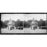Paris. Fête de l'Independance Day. Marins américains sur la place de la Concorde. [légende d'origine]