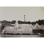 Monument de l'Empereur par le Génie de la Garde, au Camp de Châlons en 1869. Courtine de Malakoff. 1er Grenadier. [légende d'origine]