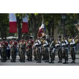 Revue des troupes du RIMaP-P pour les forces de souveraineté du théâtre Océan Pacifique lors de la cérémonie du 14 juillet 2011.