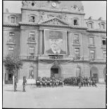 Salut au drapeau pendant la cérémonie.